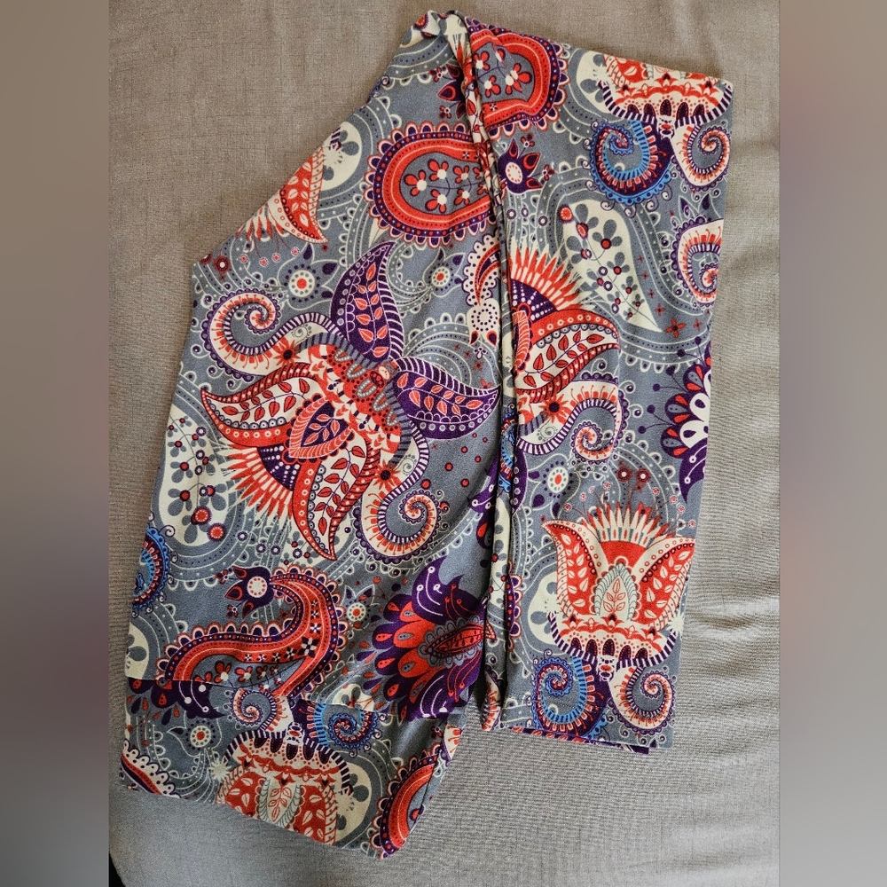 LuLaRoe Tall and Curvy Leggings